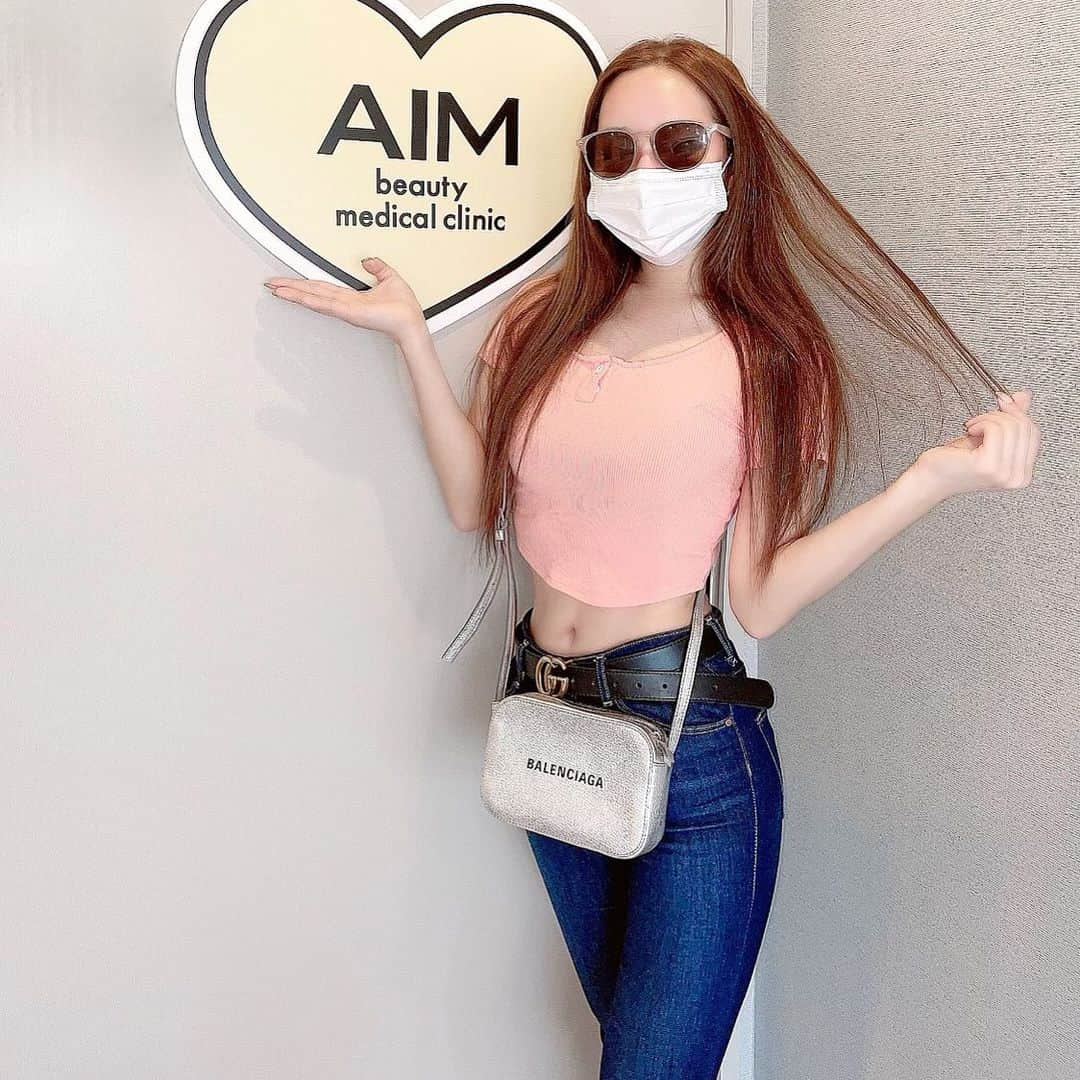 加瀬愛莉さんのインスタグラム写真 - (加瀬愛莉Instagram)「@aim_clinic に行ってきました🏥 GWは美容尽くし〜😍💓 今日はダーマペンやってきたよ！ 肌が生まれ変わるのが楽しみ🥺✨ 担当してくれた看護師さん本当に優しくて大好きになった😭💦 わたしクリニックは人で選ぶかも！ 本当にオススメです♡肌は命！ またダウンタイム落ち着いたらビフォーアフター載せるね📷 ・ #aimbeautymedicalclinic #ダーマペン #美容クリニック #肌活 #美肌ケア #肌ケア #肌質改善 #美容皮膚科 #スキンケア #毛穴ケア #ニキビケア #ニキビ跡ケア #ニキビ跡 #美肌 #ツヤ肌 #美容day」5月4日 15時22分 - airi0413_k