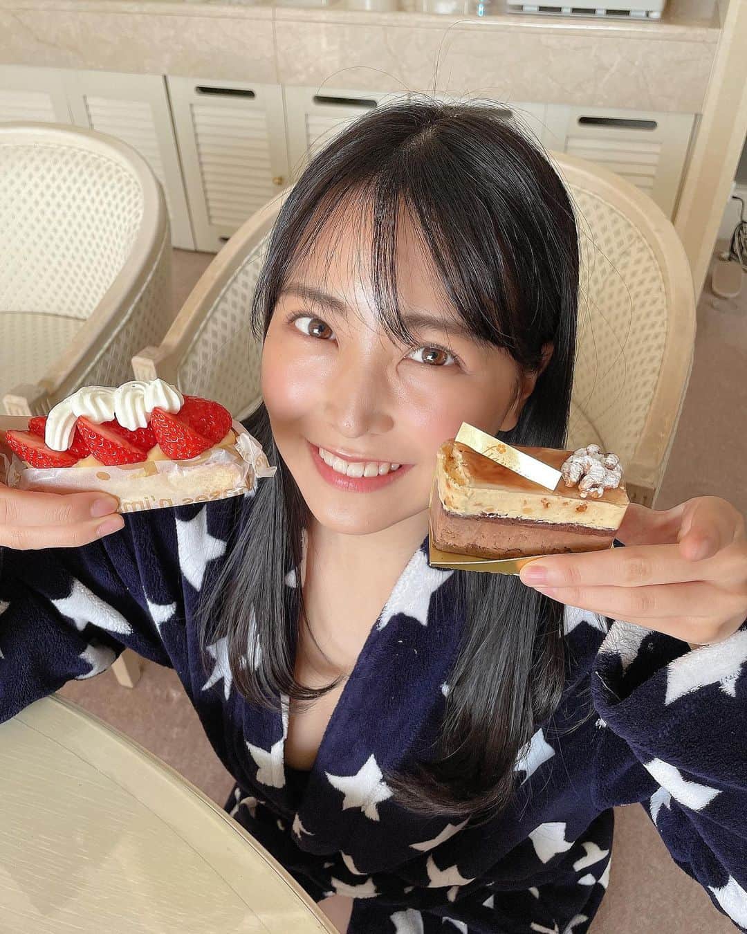 白間美瑠さんのインスタグラム写真 - (白間美瑠Instagram)「ケーキの差し入れ🍰 #休憩時間」5月4日 15時45分 - shiro36run