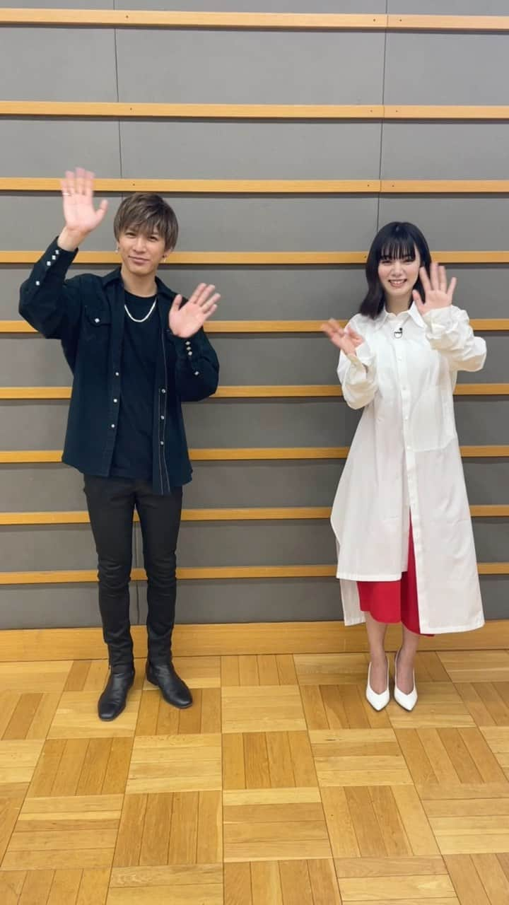 TBS「賭ケグルイ」のインスタグラム：「#藤井流星 さん立ち会いの中、 #池田エライザ さんにこんなゲームに挑戦してもらいました😼  #賭ケグルイ  #絶体絶命ロシアンルーレット  #5月12日公開」