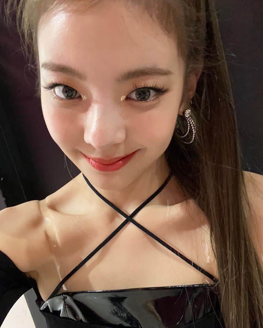 ITZYさんのインスタグラム写真 - (ITZYInstagram)「Took a lot~  of selfies」5月4日 22時40分 - itzy.all.in.us