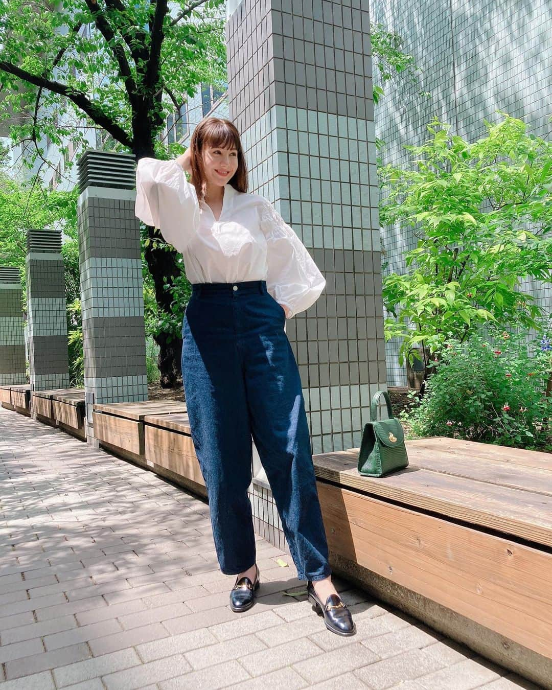 トリンドル玲奈さんのインスタグラム写真 - (トリンドル玲奈Instagram)「今日着た服🍃  @emmi.jp のトップスに @unitedarrows_official のデニムに @leyuccas の靴☺️  楽で、 今日の気温にちょうどよかった☺️」5月4日 17時17分 - toritori0123