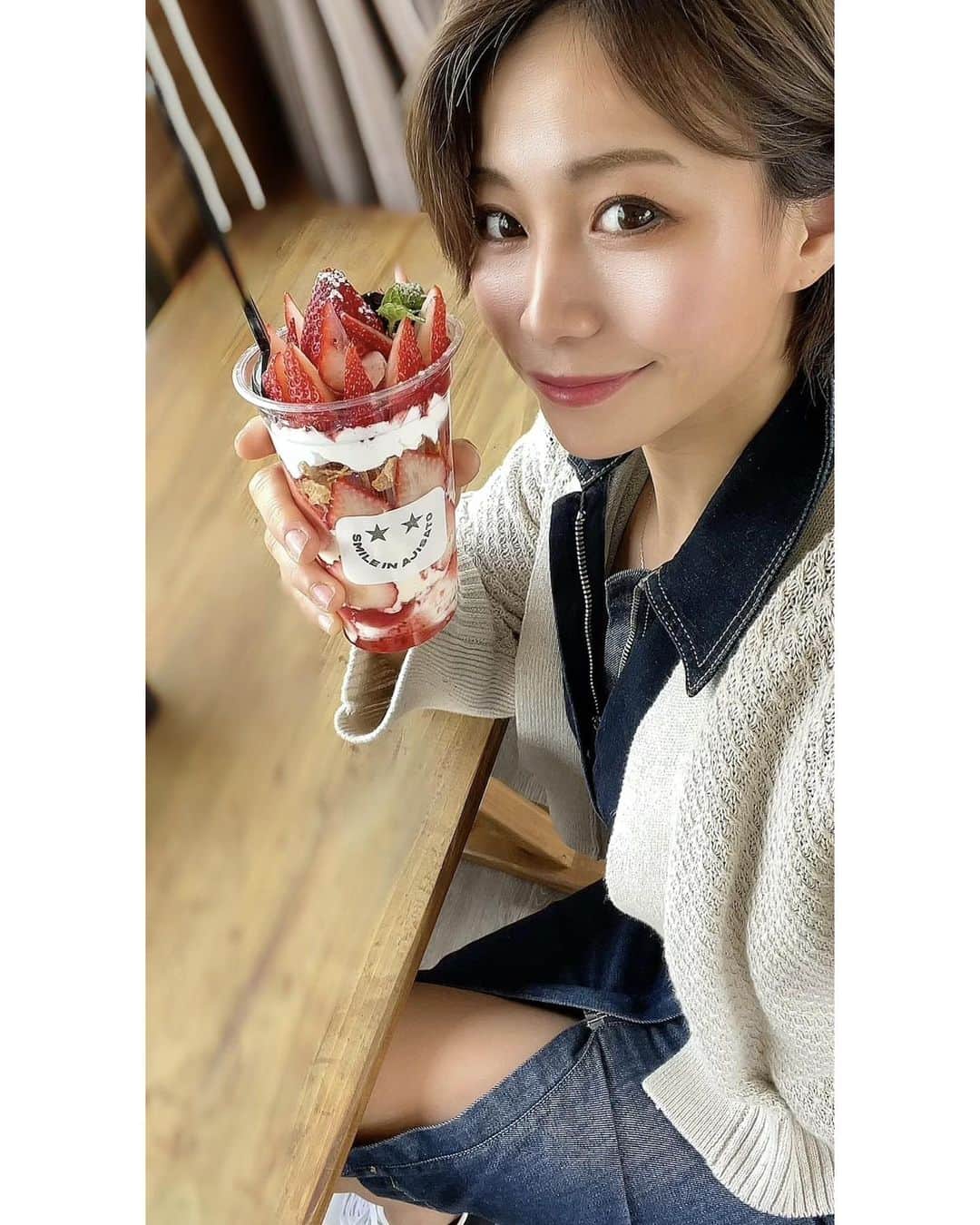 HARUKAさんのインスタグラム写真 - (HARUKAInstagram)「Drive in Ajisato🇺🇸❤️ 球磨川沿いにあった最高のお店☕️🥞🍽✨POST▶︎9/9  2020年の豪雨災害で店舗が川に流されてしまったと聞いた時は本当にショックで...😔。  新しい場所で再開されたのを聞いて、やっとやっと行けました🥰❤️  復興ＴシャツもGET✌️ 何もかもセンスが抜群すぎて、やっぱり大好き(*´Д｀*)❤️  コロナ禍でなかなか難しいとは思いますが、是非行って欲しいオススメのお店です😊💕  @drivein_ajisato  @nozomi.drivein_ajisato   The best shop along the Kuma River ☕️🥞🍽✨ POST ▶ ︎9/9   I was really shocked when I heard that the store was washed away by the river due to the heavy rain disaster in 2020 ... 😔.   When I heard that it was restarted in a new place, I finally got there 🥰❤️   Reconstruction T-shirts are also GET ✌️  Everything is so good that I love it (* ´Д ｀ *) ❤️   I think it's quite difficult due to the covid-19, but it's a recommended shop that I definitely want you to visit 😊💕  #人吉 #人吉カフェ #熊本 #熊本カフェ #カフェ #スイーツ #ドライブイン味里 #復興cheers」5月4日 17時44分 - haruka_o8o4