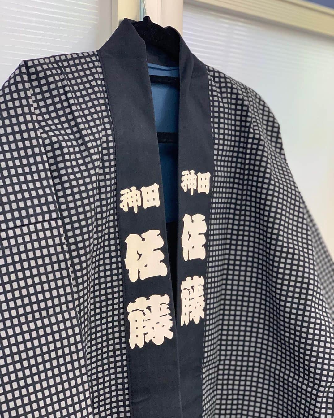 佐藤義朗さんのインスタグラム写真 - (佐藤義朗Instagram)「. 2年に一度、こういうジャケットも着ます  写真は2年前の5月。 日常に祭が戻ってくるとこを願って  #今週のジャケパンマン和編 #趣味は神輿を担ぐこと #江戸っ子」5月4日 18時06分 - yoshiaki_sato11