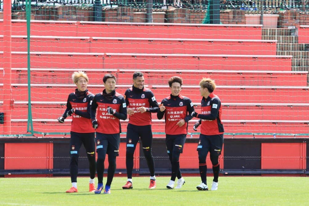 ジェイ・ボスロイドのインスタグラム：「Important cup game tomorrow 🏆  let’s put in a good performance and get the win!!     #consadole#team#together#win#belief#determination#striveforgreatness#blessed#hardwork#dedication#soccer#football#training#japan#jleague#adidas#adidastokyo」