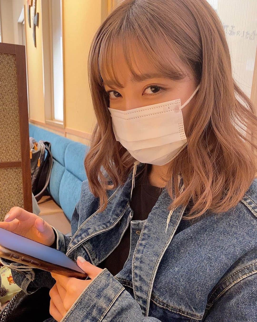 加藤玲奈のインスタグラム：「少し前になっつんに会った時に なっつんが撮ってくれた写真📸 最近はお家で映画をみてる日々を過ごしております。  加藤玲奈公式ラインで映画について書いてるのでぜひ興味ある方は登録してね☺️💚」