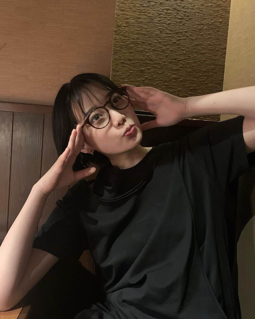 中島侑香のインスタグラム：「. 眼鏡と なかしまと 夏ワンピ」