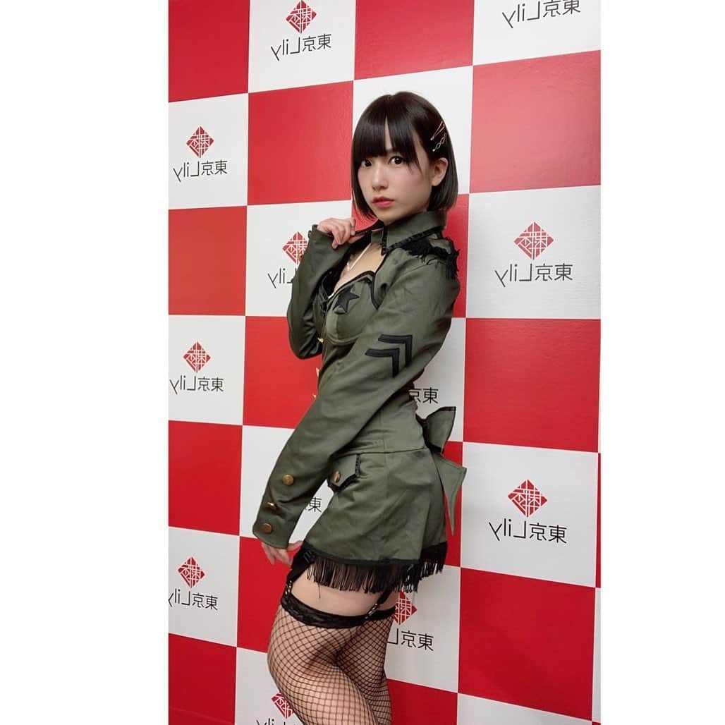 村上りいなさんのインスタグラム写真 - (村上りいなInstagram)「Army cosplay.⭐️⭐️  #army #cosplay #ニーハイ」5月4日 19時12分 - riina_murakami