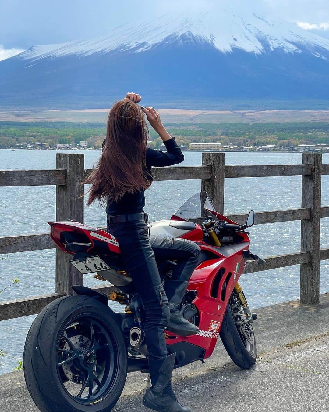 CAMIRAさんのインスタグラム写真 - (CAMIRAInstagram)「V4最高にかっこいい😛❤️  #bikegirl#motorcycle#Panigalev4#バイクのある生活#バイク女子##バイク写真部#バイク女子と繋がりたい #ドゥカティいいじゃん」5月4日 19時16分 - camila.528