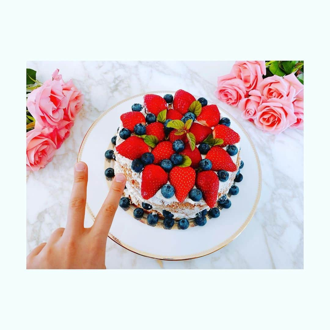 神田うのさんのインスタグラム写真 - (神田うのInstagram)「A cake that my daughter baked with her grandma😍❣️ It ’s the most delicious cake in the world for me.🤣  #stayhome#ステイホーム#mydaughterbaked#cake#withhergrandma#mydaughter#bakedcake#9歳#娘#娘が作ったケーキ#yummy😋😋#yummy😋#yummy#世界一のケーキ#shewantstobe#patissiere#9歳#パティシエール#神田うの#unokanda」5月4日 19時18分 - unokandaofficial