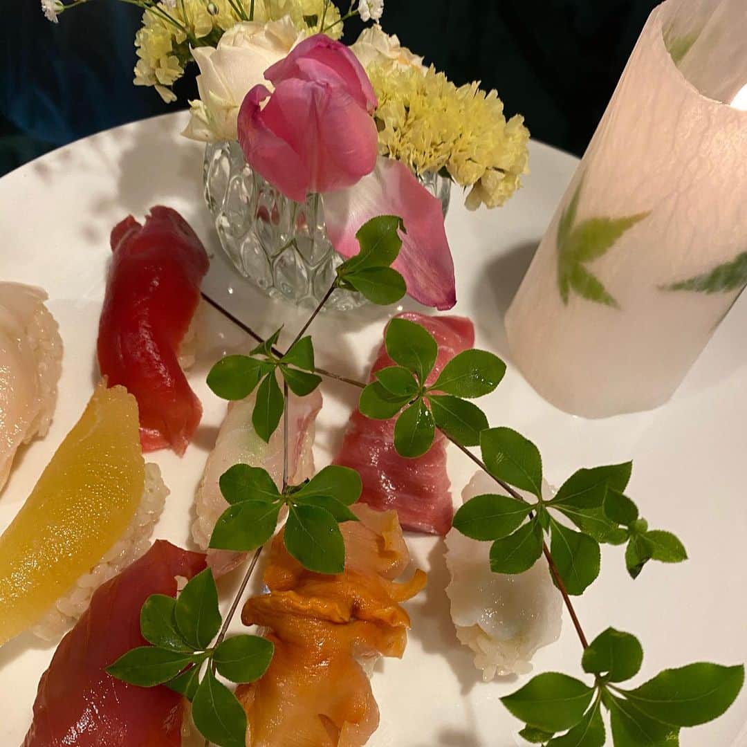 漆山葵さんのインスタグラム写真 - (漆山葵Instagram)「鮨すごく美味しかった🍣  また行きたい！」5月4日 20時01分 - a3r21n32