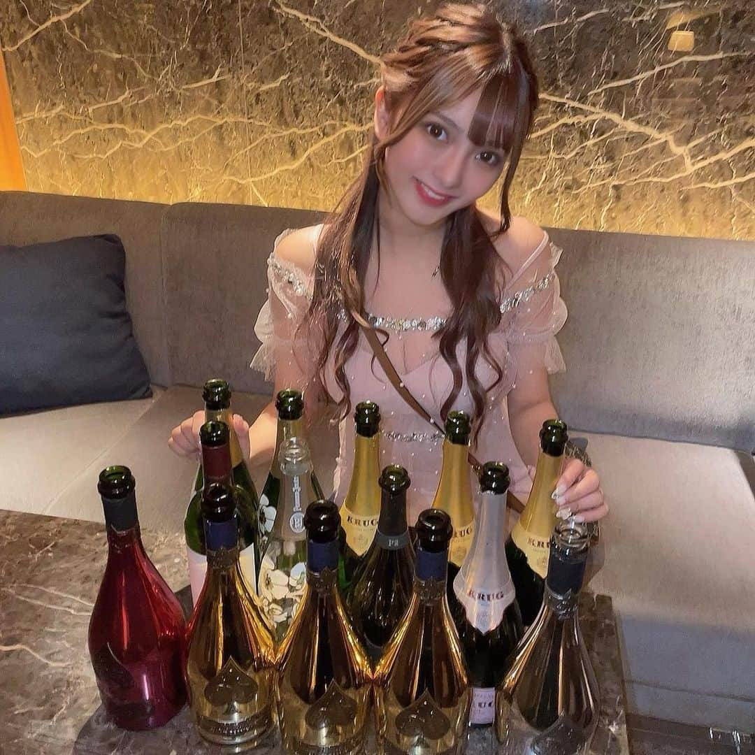 菅野芹那さんのインスタグラム写真 - (菅野芹那Instagram)「シャンパン🍾  #キャバ嬢 #キャバクラ #歌舞伎町キャバクラ #歌舞伎町#六本木#西麻布#北新地#錦く #新宿ファブリック #アルマンド #ソウメイ」5月4日 20時06分 - serina_chan_17