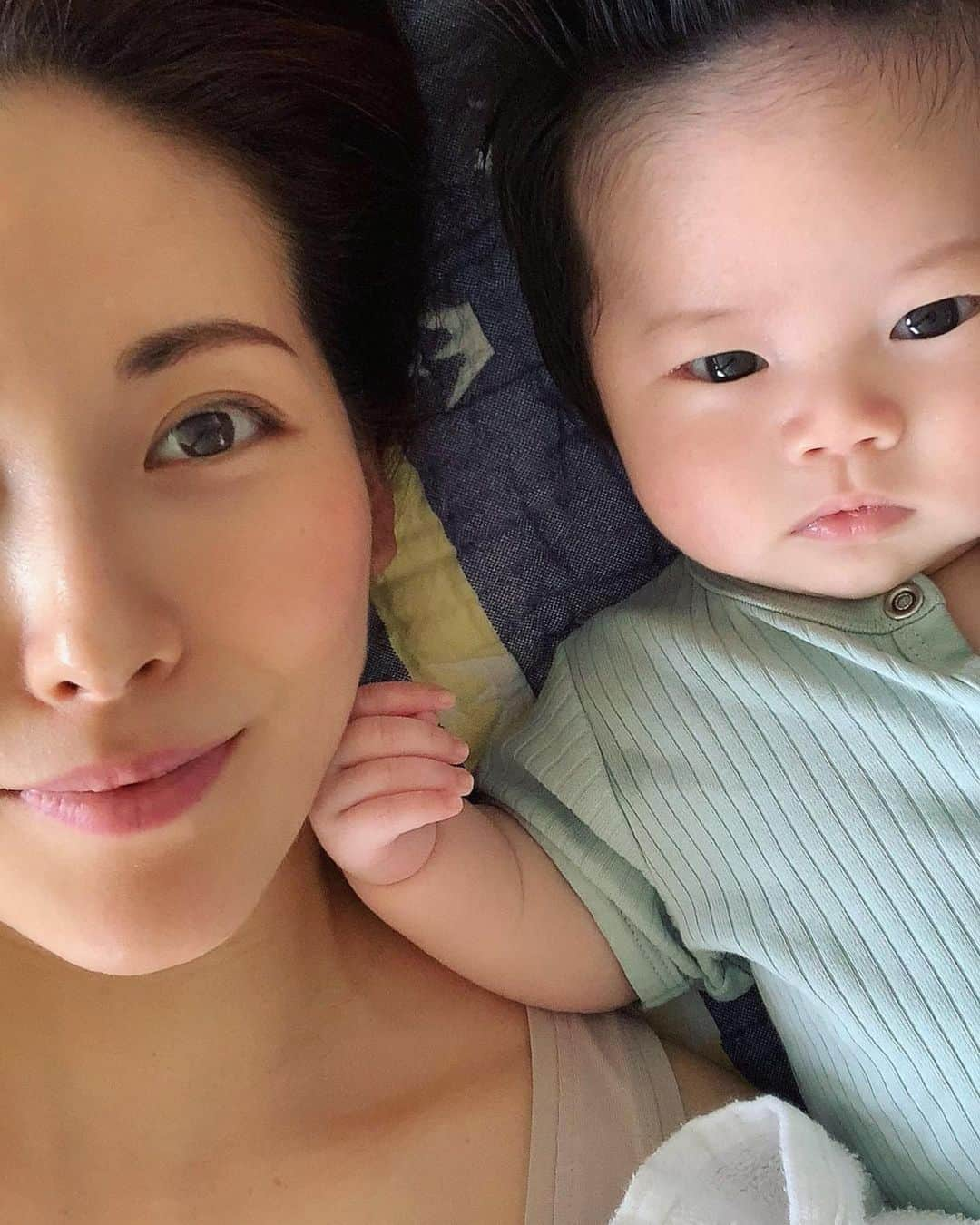 雅-MIYAVI-さんのインスタグラム写真 - (雅-MIYAVI-Instagram)「Don’t think you can compete with me little dude...🙂 #Repost @melody_lee_ishihara My happiest days spending time with this little dude 🥰」5月5日 7時29分 - miyavi_ishihara