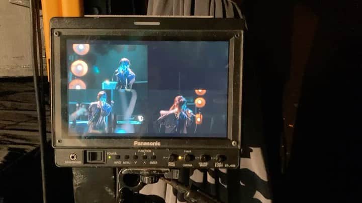 鈴木このみのインスタグラム：「撮影裏🎞  MV50万再生突破、発売に先駆けて嬉しいです…！沢山の方に届きますように…！  https://youtu.be/oDhY1lpLhu4  Bursty Greedy Spider発売まで、あと３日🕷🕸  明日はレギュラー生配信 #オプレのオプハ に、楽曲を手がけて下さった草野華余子さんをお迎えします！」