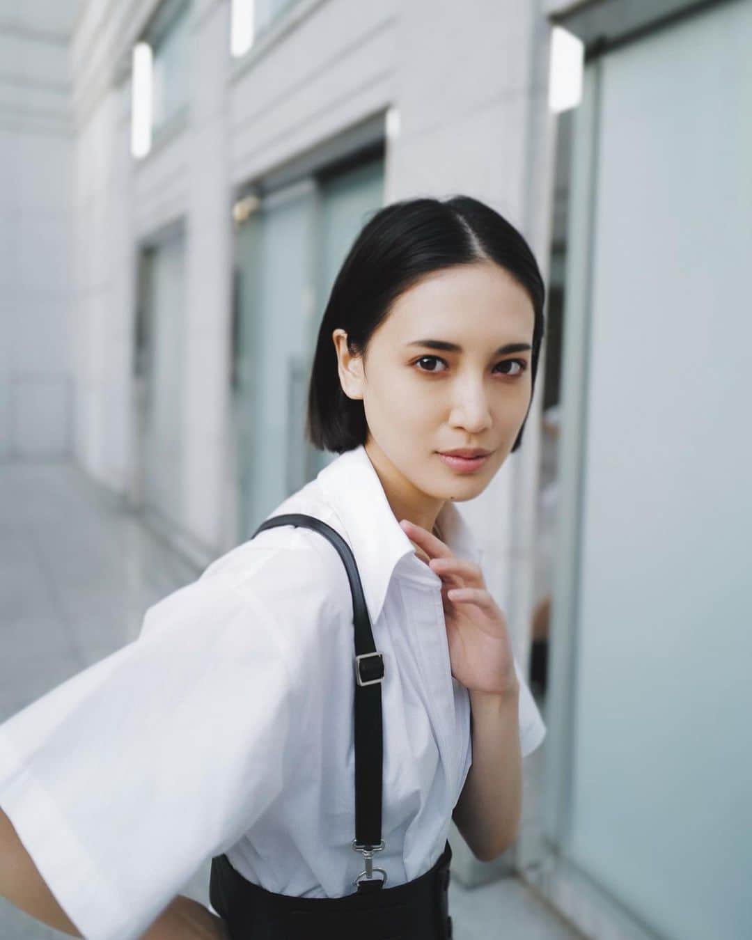 のインスタグラム：「📷 最近はナチュラルな唇が好きで、 リップ美容液だけで過ごすのにハマっています。」