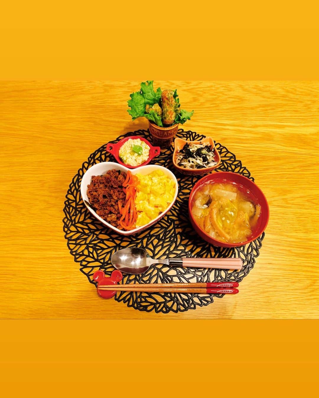間宮梨花のインスタグラム：「#りかちゅう飯 #旦那ご飯 #献立 #そぼろ丼  #夜ご飯 #お家ごはん」