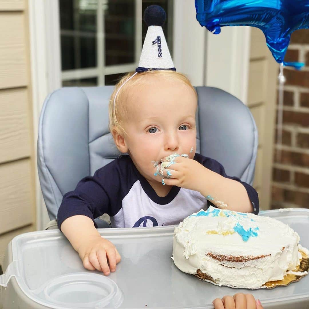 ブルック・パンケーキのインスタグラム：「And just like that my sweet, cake loving, baby boy is ONE! Oh how I adore you!」