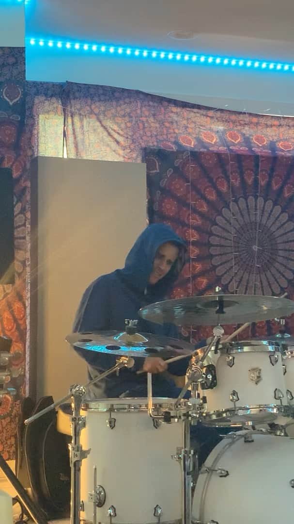 ジャスティン・ビーバーのインスタグラム：「Trying to find the pocket shoutout to my wife Hailey the ultimate hypewife」