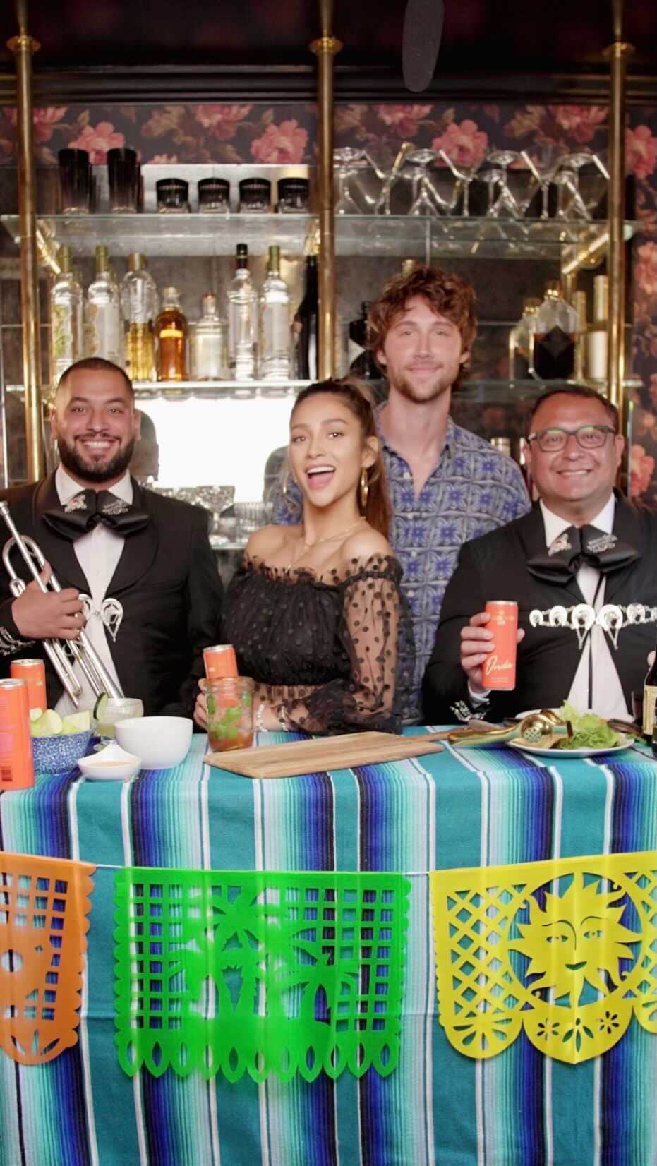 シェイ・ミッチェルのインスタグラム：「For Cinco de Mayo this year, @chadwoodhair and I wanted to learn more...well, about Cinco de Mayo. Let’s just say the surprise was on us (but mostly him💁🏻‍♀️!)  In this special edition of the Chad and Shay #shitshow we explore some of our favorite Mexican-inspired cocktails and mocktails.  🎶: @mariachi_teocuitatlan」