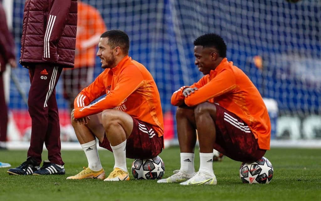 ヴィニシウス・ジュニオールのインスタグラム：「⚽️⚡️ @hazardeden_10 🇧🇪🇧🇷」