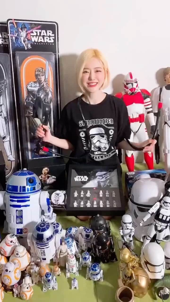 Dj Sodaのインスタグラム：「이거 누구 목소리게?🤪 Can you guess whose voice this is?😜 Happy #StarWarsDay 🎉🎂🖤 #MayThe4th #MayThe4thBeWithYou #starwarsfan #maythefourthbewithyou」