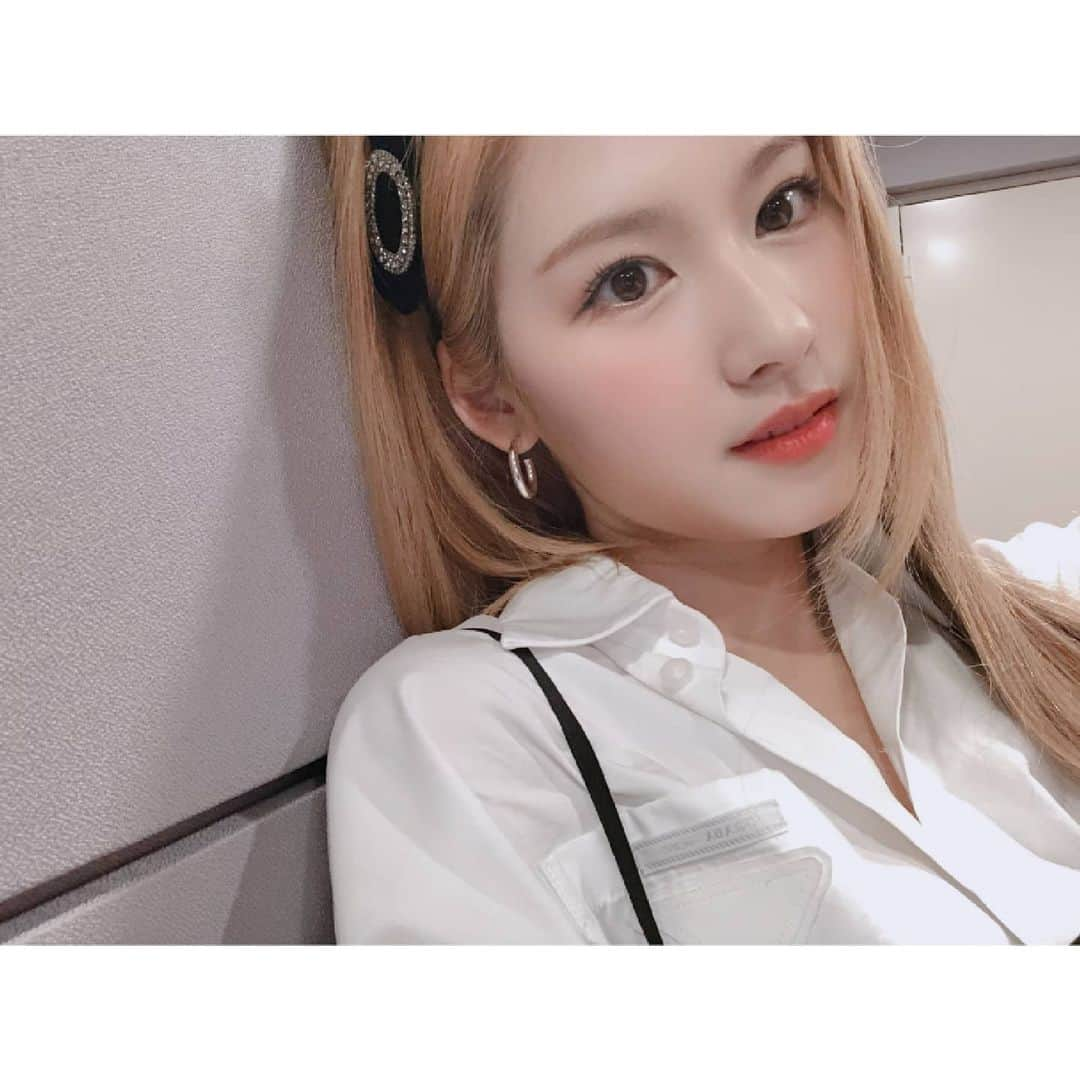 TWICEさんのインスタグラム写真 - (TWICEInstagram)「🤍🖤」5月5日 15時40分 - twicetagram