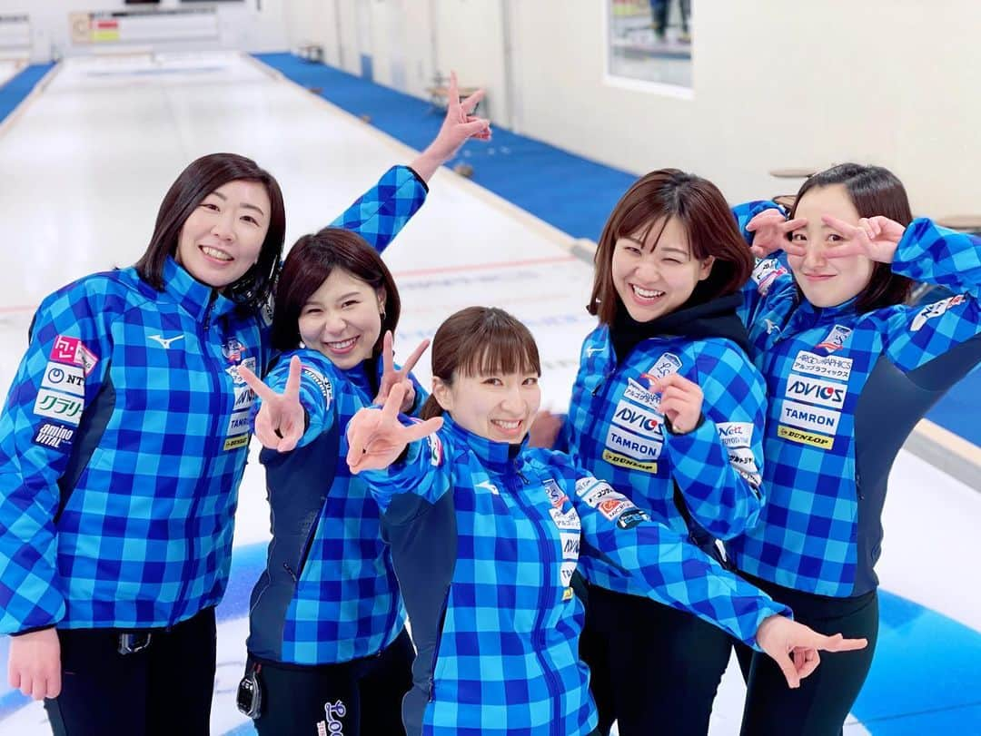 吉田知那美さんのインスタグラム写真 - (吉田知那美Instagram)「・ 夕梨花ちゃんがいよいよ World Mix Doubles Curling Championships a.k.a WMDCC 出場に向けて最終調整に入りました！ 隔離生活を送っている私たちは来シーズンに向けての様々な打ち合わせをして過ごしています。 来季の新ユニフォームの発表（×2）、ロコサポーターの皆さんからずっとご要望頂いていた件を遂に実現しますの発表、など早くお伝えしたい事が盛りだくさんです。 新シーズン始動まで約1ヶ月、しばしお待ちください🌸☕️ #ロコソラーレ #カーリング」5月5日 16時13分 - chinami1991