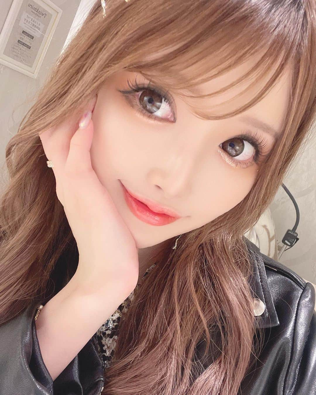 桜咲乃愛さんのインスタグラム写真 - (桜咲乃愛Instagram)「@twinkmiru.eye でマツエク復活° ✧ (*´ `*) ✧ °  マツエクって本当に大切🥰💕 目力100億倍！！！笑  店内も綺麗でいつも快適です🌸💖  #青山マツエク#表参道マツエク#マツエクサロン #マツエク#マツエク復活#自撮り女子 #オレンジメイク」5月5日 16時45分 - noasama1101