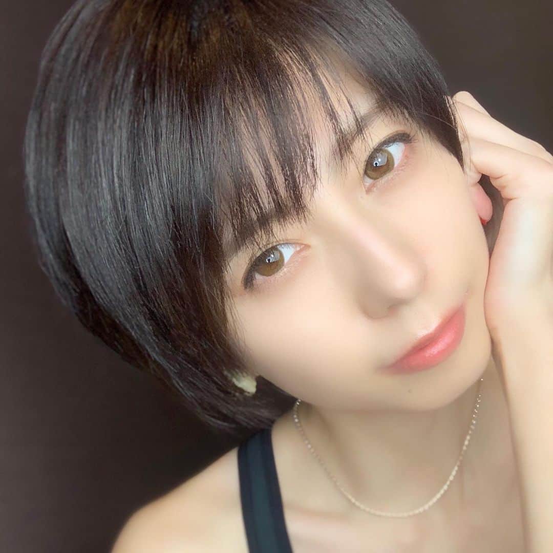 乃亜のインスタグラム：「❤︎ ・ ・ ・ #portrait #shotting #Japanesegir #selfie #followme  #黒髪ショート #ショートヘア  #自撮り #インスタグラビア #グラビア #着衣グラビア  #セクシーショット  #被写体 #AV女優 #セクシー女優 #痴女優 #痴女 #乃亜」