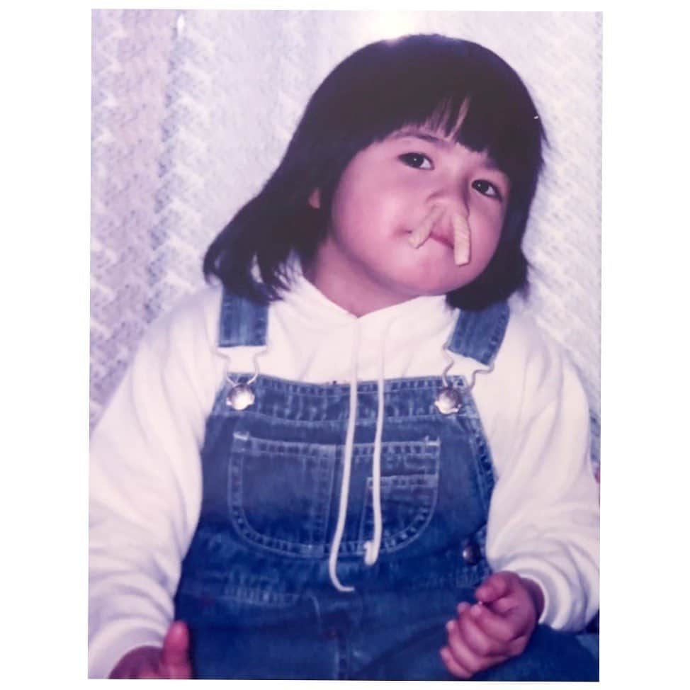 永島優美さんのインスタグラム写真 - (永島優美Instagram)「* 鼻にお菓子を入れてドヤ顔を決める女の子…  はい、私です🙋🏻‍♀️笑  #こどもの日」5月5日 16時40分 - yuumi_nagashima