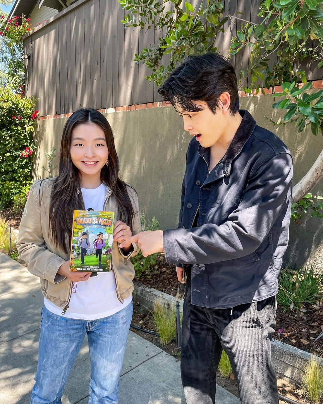 マイア・シブタニさんのインスタグラム写真 - (マイア・シブタニInstagram)「Today is our #BookBirthday!! 🥳🎉 Our second book, Kudo Kids: The Mystery in Manhattan is available NOW!  @alexshibutani and I are so proud of this story and we can’t wait for you to read it or listen to it - we recorded the audiobook, too! ☺️  📖: Mika and Andy are back for a new, amazing adventure in NYC! 🗽🍎🚖 Link in my bio. 👍🏼」5月5日 9時20分 - maiashibutani