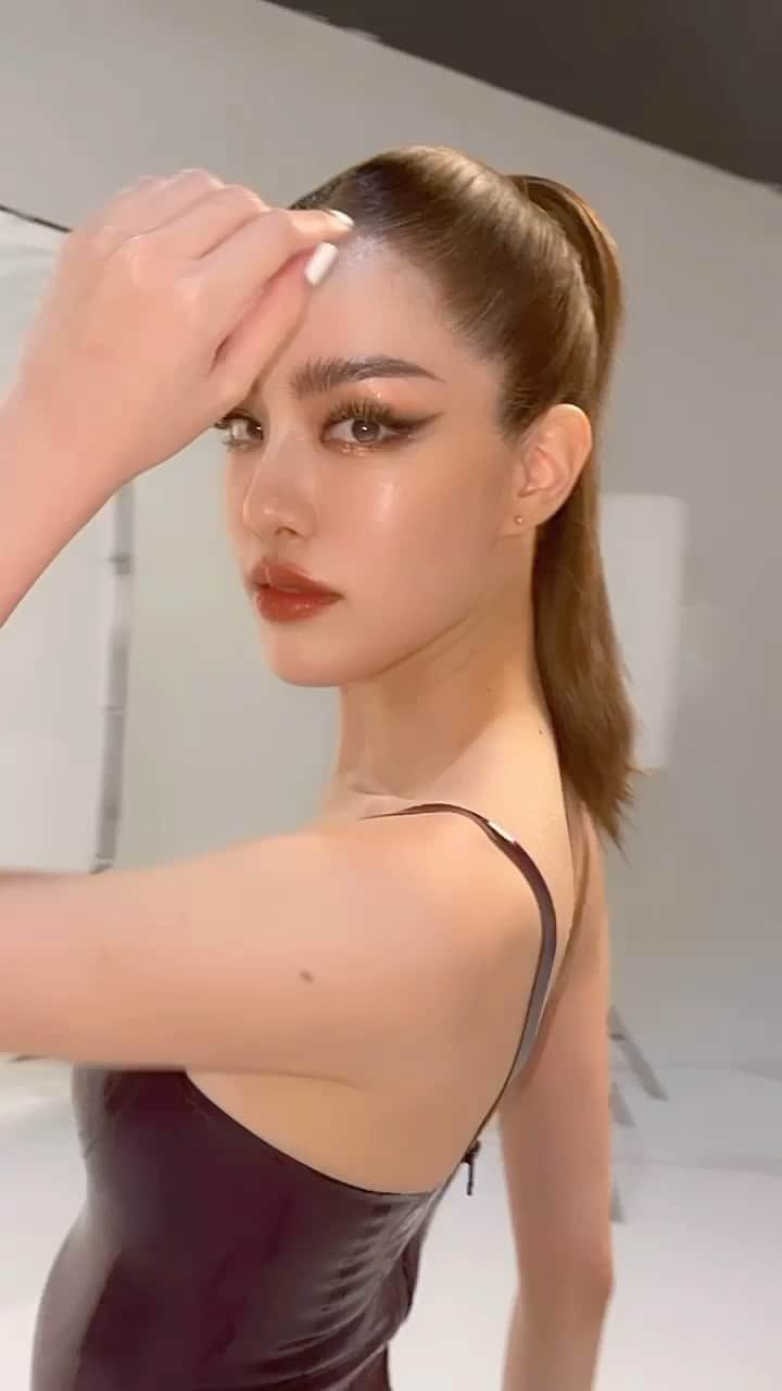 グレース＝カンクラオのインスタグラム：「🎬 @puppubrubchok @minddmakeup @s.spritenarakza @forfunbangkok for @botap_world 💜」