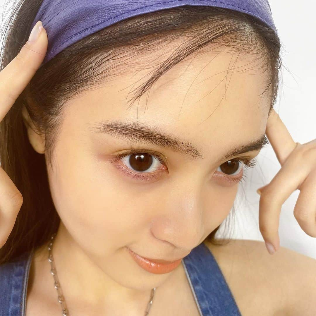 アール編集部さんのインスタグラム写真 - (アール編集部Instagram)「ar5月号で 眉毛４変化を見せてくれた松本愛ちゃんオフショット♡パート②‼︎ こちらは、全体を逆立ててつくる”リラクシーカジュ眉”👖🤍  毛並みを使ってラフに見せるのがポイントです😉‼︎  #松本愛  #ar #ar5月号 #armagazine #beauty #trend #トレンド #トレンドメイク #眉毛　#眉 #眉メイク #眉カット #眉マスカラ #アイブロウ #アイブロウコスメ #トレンド眉 #眉毛カット #モデル #可愛い女の子 #美女」5月5日 12時17分 - ar_magazine