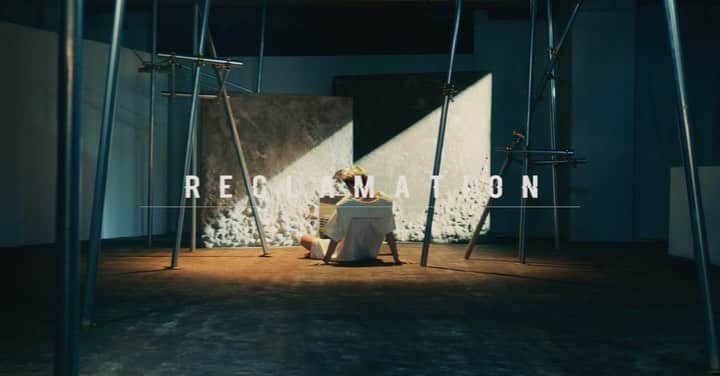 P→★ のインスタグラム：「AMNI TRADEORGANAIZATION -Reclamation- Teaser  ⚠️FullはAMNI Official YouTubeにて公開！ プロフィールのリンクからどうぞ！  【 Credit 】 Director/VFX artist : Uma Otsuka (AMNI) @yum_yamyam  Designer/Artwork : Fuka (AMNI) @fuk_yamyam  Com Tie up : AMNI @a.m.ni_official / RforD @rford.deedfashion  Production Manager : Kosuke Inoue @koske_inoe  Music : Big Animal Theory @biganimaltheory   Model : P→★ @i_am_p_0830  Stylist : Kota Ueno @st_ueno.tokyo  Hairmake : Mei Uehara @ue_mei   Houdini artist : Tomoki Miyashita Match mover : Yasuhiro Kato Cinematographer : Kohei Matsubara (xStream) @k_mtbr_  Lighting designer : Kaisei Oikawa Lighting assistant :  Momona Yoshida Yuko Yanada Camera assistant :  Tatsuo Kobayashi Sari Okawa Keinosuke Asato Digital photographer : Uma Otsuka (AMNI) @yum_yamyam  Film photographer : Julan Tsuda @julan_tsuda    Special thanks :  KASSEN @kassen.tokyo  WACHAJACK @wachajack  xStream @xstream_jp  Shion Oshima @_shionoshima_  Haruka Takemi @_86panchan_  Masayuki Hata Shiko Aoki」