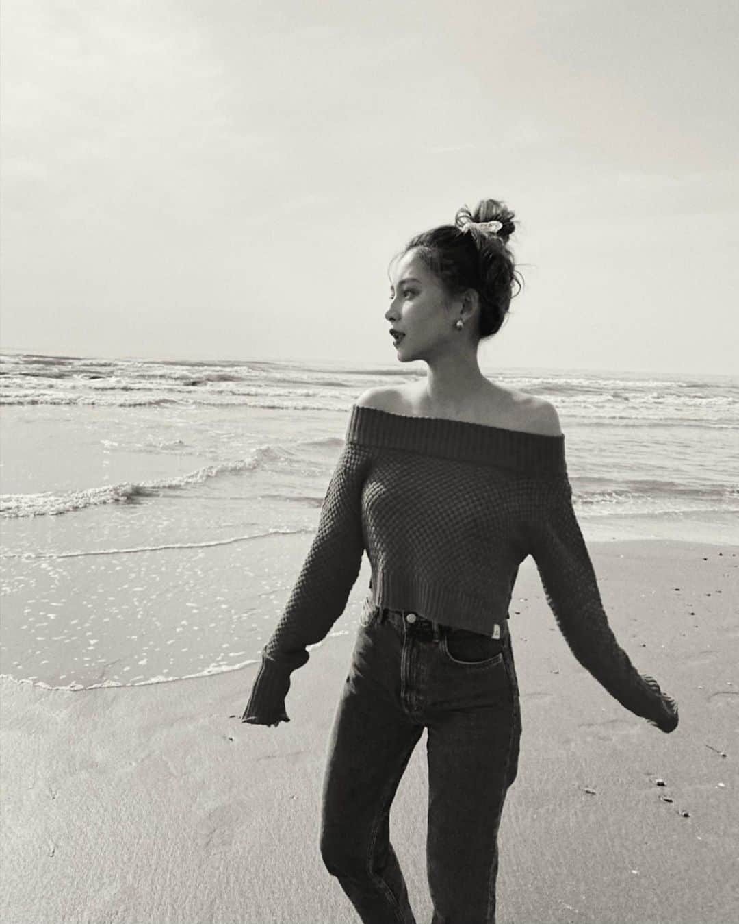 のインスタグラム：「やっぱり赤×デニムって最強にかわいい🧶👖」