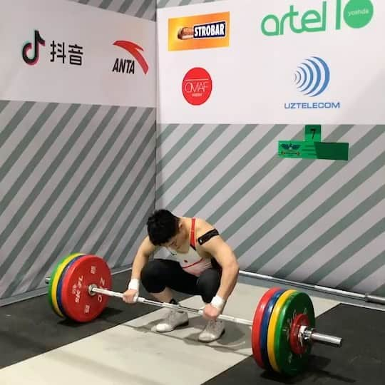 宮本昌典のインスタグラム：「アジア選手権のアップ clean&jerk 170kg  Hi clean ベスト161だけど永遠に170に挑んでる。 この間を攻めない変なプライドがある。  #weightlifting #olympiclifting  #cleanandjerk #clean #jerk #snatch #deadlift  #squat  #crossfit #fitness #training  #2xu #chrio #asics」