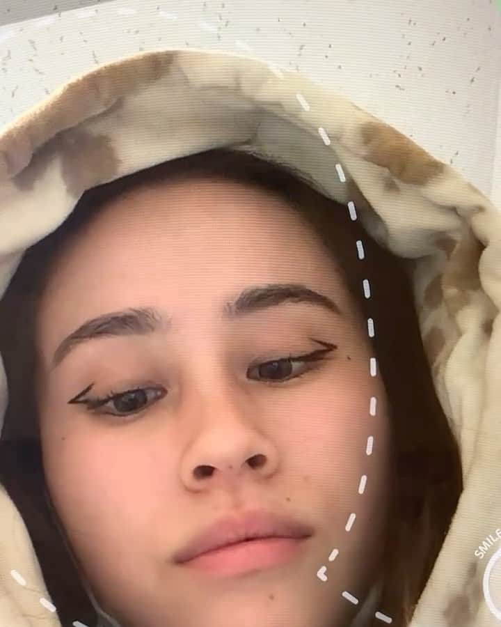 安田唯のインスタグラム：「😗✌️」