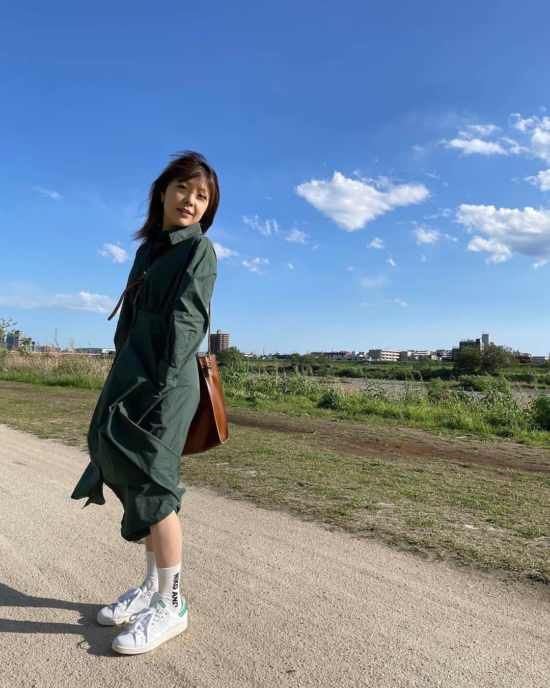 小川麻琴さんのインスタグラム写真 - (小川麻琴Instagram)「子供の日ですね🎏✨  残念ながら生憎のお天気なので、晴れてる日のお散歩ショット☺️  皆さんはどんなGWを過ごしているのかなぁ？🌈  #GW #最終日  #子供の日  #いつかの空  #お散歩」5月5日 14時47分 - 1029_makoto