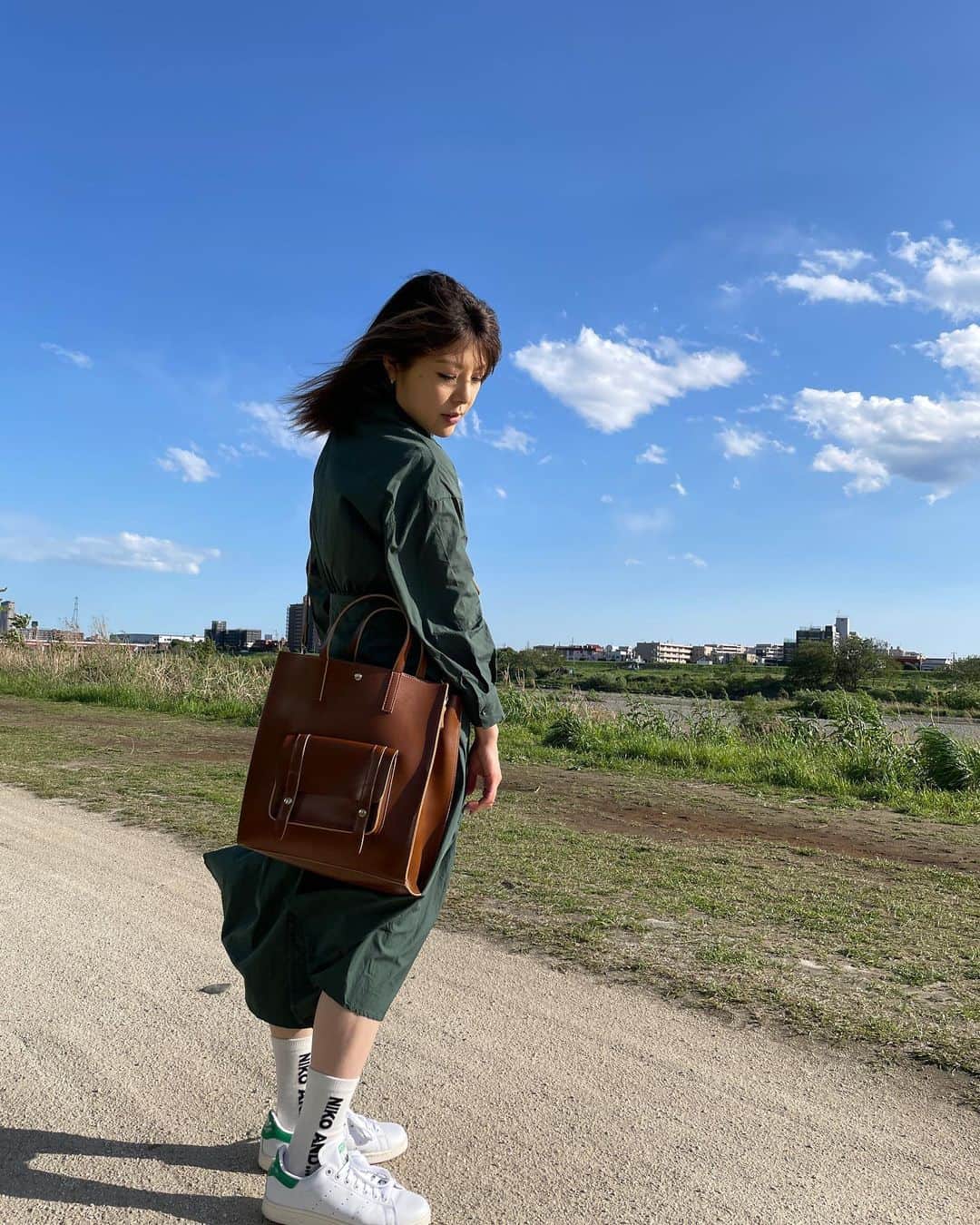 小川麻琴さんのインスタグラム写真 - (小川麻琴Instagram)「子供の日ですね🎏✨  残念ながら生憎のお天気なので、晴れてる日のお散歩ショット☺️  皆さんはどんなGWを過ごしているのかなぁ？🌈  #GW #最終日  #子供の日  #いつかの空  #お散歩」5月5日 14時47分 - 1029_makoto