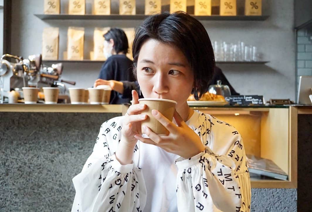 太田唯さんのインスタグラム写真 - (太田唯Instagram)「☕️  少し前にカフェ行ったときの。 友達がカメラ持ってきてくれてて 撮ってくれました 📷  雨宿りに入ったんだけど それが偶然素敵なお店だと、一層嬉しくなりますねぇ☺︎ また行きたくなりました  . #yellowcafe #cafe #teatime #canon #japan_of_insta  #東京カフェ #ポートレート #ラテアート #休日」5月5日 14時59分 - yuiohta.official