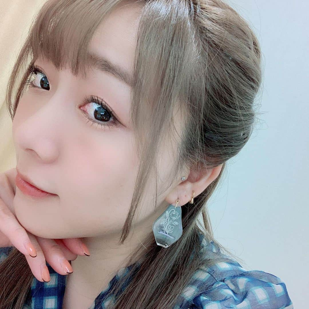 須田亜香里さんのインスタグラム写真 - (須田亜香里Instagram)「日付変わって5月6日(木) メ〜テレ ドデスカ生放送！ 3:50には起きます。 おやすみなさいませ☺️🌙  衣装: @um.byzest (りりちゃん) #須田亜香里衣装」5月6日 1時09分 - akarisuda