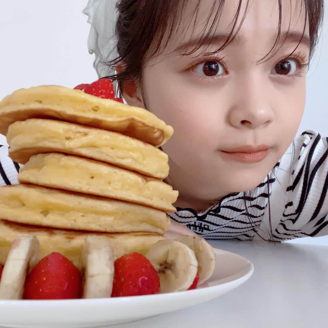 林芽亜里さんのインスタグラム写真 - (林芽亜里Instagram)「🎀﻿ ﻿ ＧＷ10連発第3弾🥞﻿ ﻿ パンケーキからちらりっ。﻿ 今月号のニコラの付録、レピピのパレットを使った﻿ こがしキャラメル♡ハニーパンケーキメイクだよ~！﻿ ﻿ このテーマはめありが考えたんだけどライターさんと相談しながら決めたの楽しかったな🤤﻿ ﻿ イマドキなカラーがたくさん\(◡̈)/﻿ これ一つで色んなメイクができるね🌱﻿ ﻿ #ニコラ #レピピアルマリオ #林芽亜里」5月5日 17時37分 - meari__hayashi