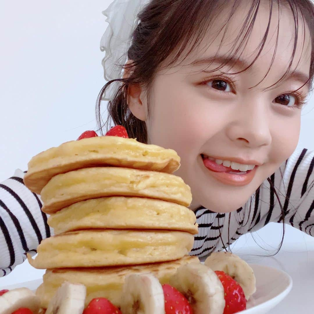 林芽亜里さんのインスタグラム写真 - (林芽亜里Instagram)「🎀﻿ ﻿ ＧＷ10連発第3弾🥞﻿ ﻿ パンケーキからちらりっ。﻿ 今月号のニコラの付録、レピピのパレットを使った﻿ こがしキャラメル♡ハニーパンケーキメイクだよ~！﻿ ﻿ このテーマはめありが考えたんだけどライターさんと相談しながら決めたの楽しかったな🤤﻿ ﻿ イマドキなカラーがたくさん\(◡̈)/﻿ これ一つで色んなメイクができるね🌱﻿ ﻿ #ニコラ #レピピアルマリオ #林芽亜里」5月5日 17時37分 - meari__hayashi