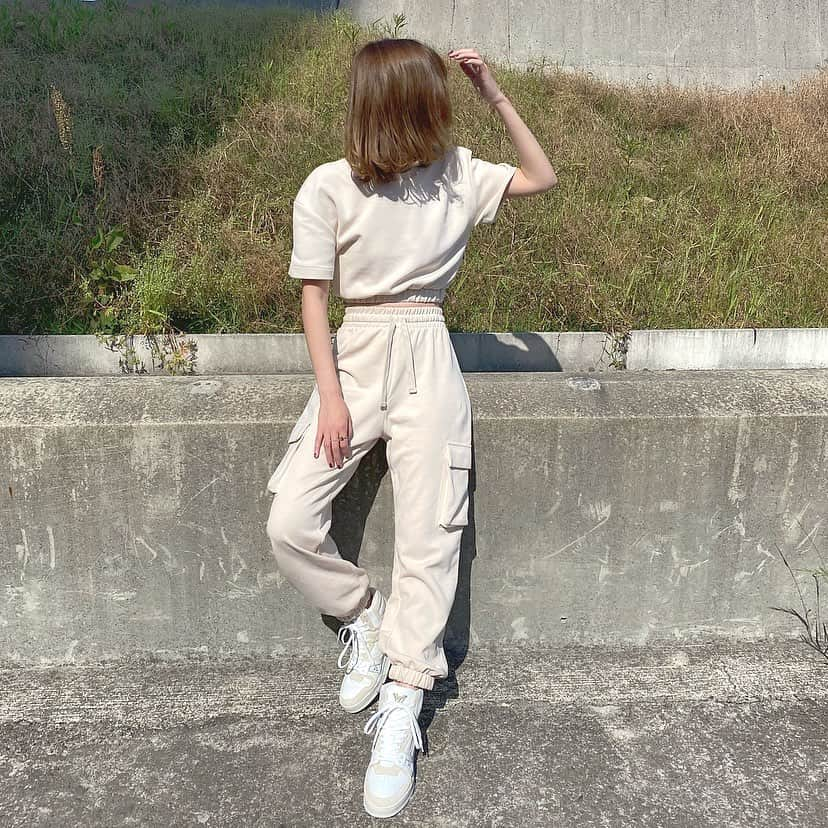 Maiさんのインスタグラム写真 - (MaiInstagram)「・ トップスもボトムスもこの前買った @zara 🌸 #ootd #zara #sneakers #louisvuitton #louisvuittonsneakers」5月5日 17時45分 - maimaimai1016