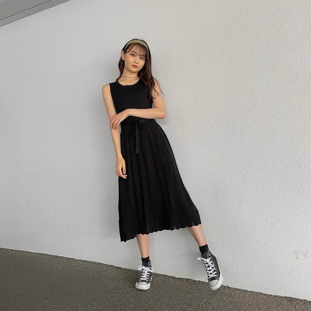 安村真奈のインスタグラム：「夏を先取り🍉 今の時期はジャケット合わせで着たいな〜！  #gu_for_all  #GUstyle #gupr #ワンピース #レーシーコンビネーションニットワンピース」