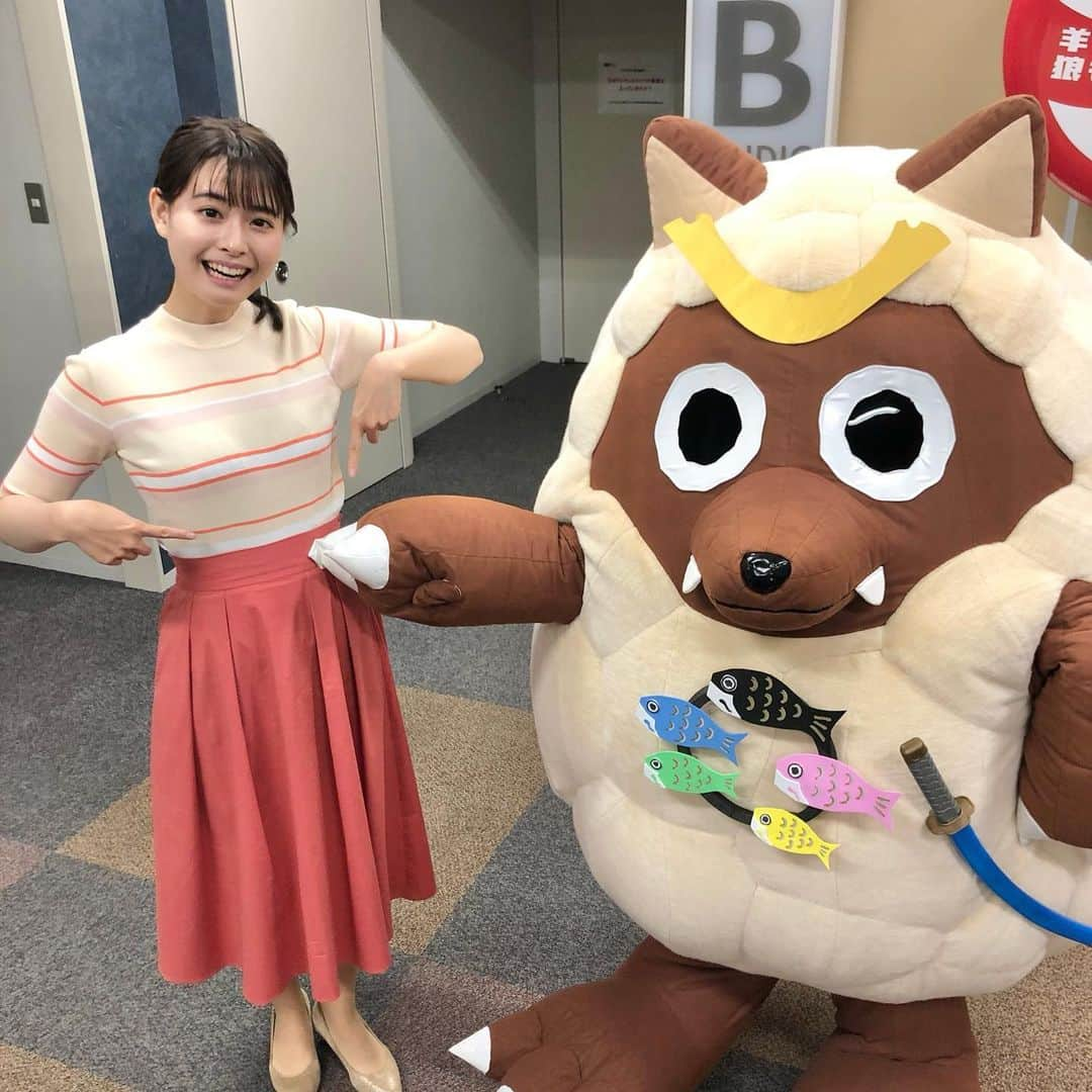 望木聡子さんのインスタグラム写真 - (望木聡子Instagram)「#ドデスカ 金曜６時台の‬「どうぶつZOO鑑」‬ ‪今週の主役はこの動物！  写真をヒントに何の動物か当ててくださいね。 たまたま衣装がヒントになりました🥰  #大喜利じゃないよ #振りじゃないよ #メーテレ #ウルフィ #アナウンサー #望木聡子」5月5日 19時24分 - satoko_mochiki