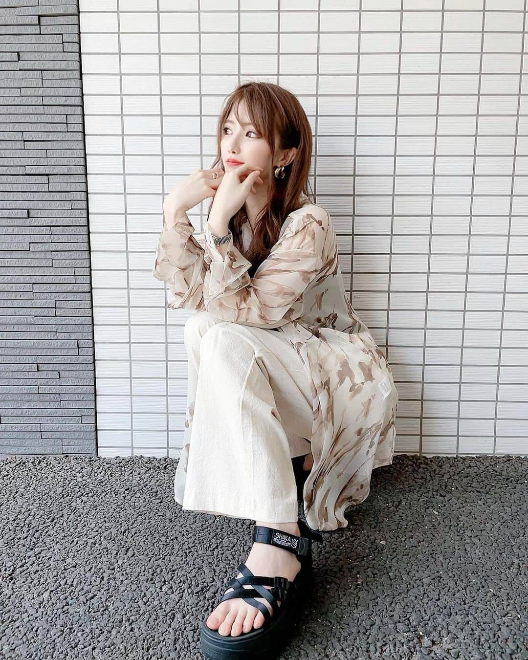 優月美羽のインスタグラム：「@murua_official の shakaサンダル❤👡 厚底具合が可愛い＼(^ω^＼)  #murua #murua2021ss#murua_snap#shaka #shakaサンダル #shakaコラボサンダル #リバーガイドチャンキーソールサンダル」