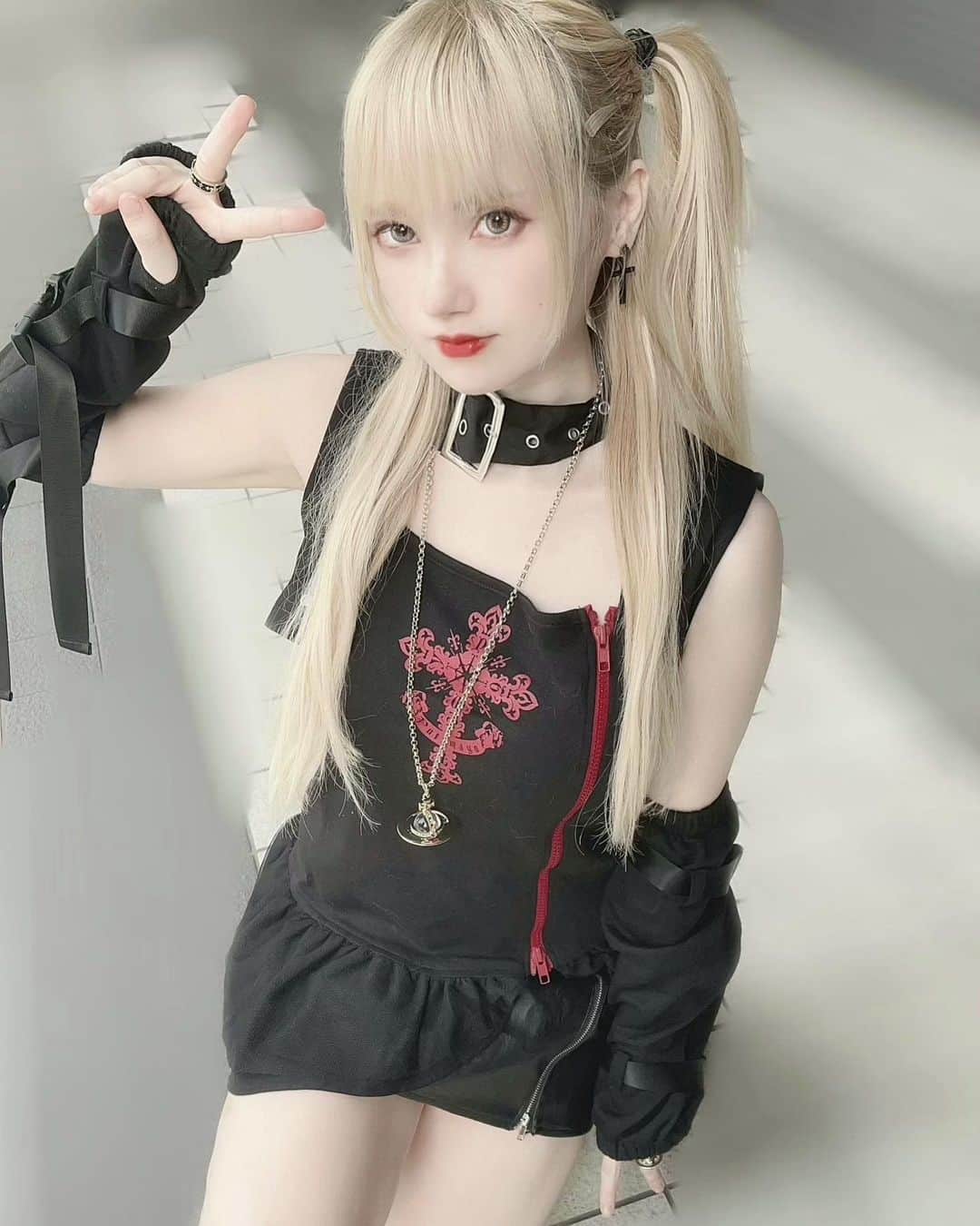 赤木クロのインスタグラム：「✝️   #anime #animegirl #animejapan #animeworld #japan #japanesegirl #日本 #サブカル #漫画 #comic #cos #cosplay #cosplayer #cosplaygirl #cosplayers #コスプレ #コスプレイヤー  #gravure  #lingerie  #일본여자 #코스프레 #그라비아 #角色扮演遊戲　#ゴシック #ゴシックファッション #Gothic #gothiclolita #gothicfashion」
