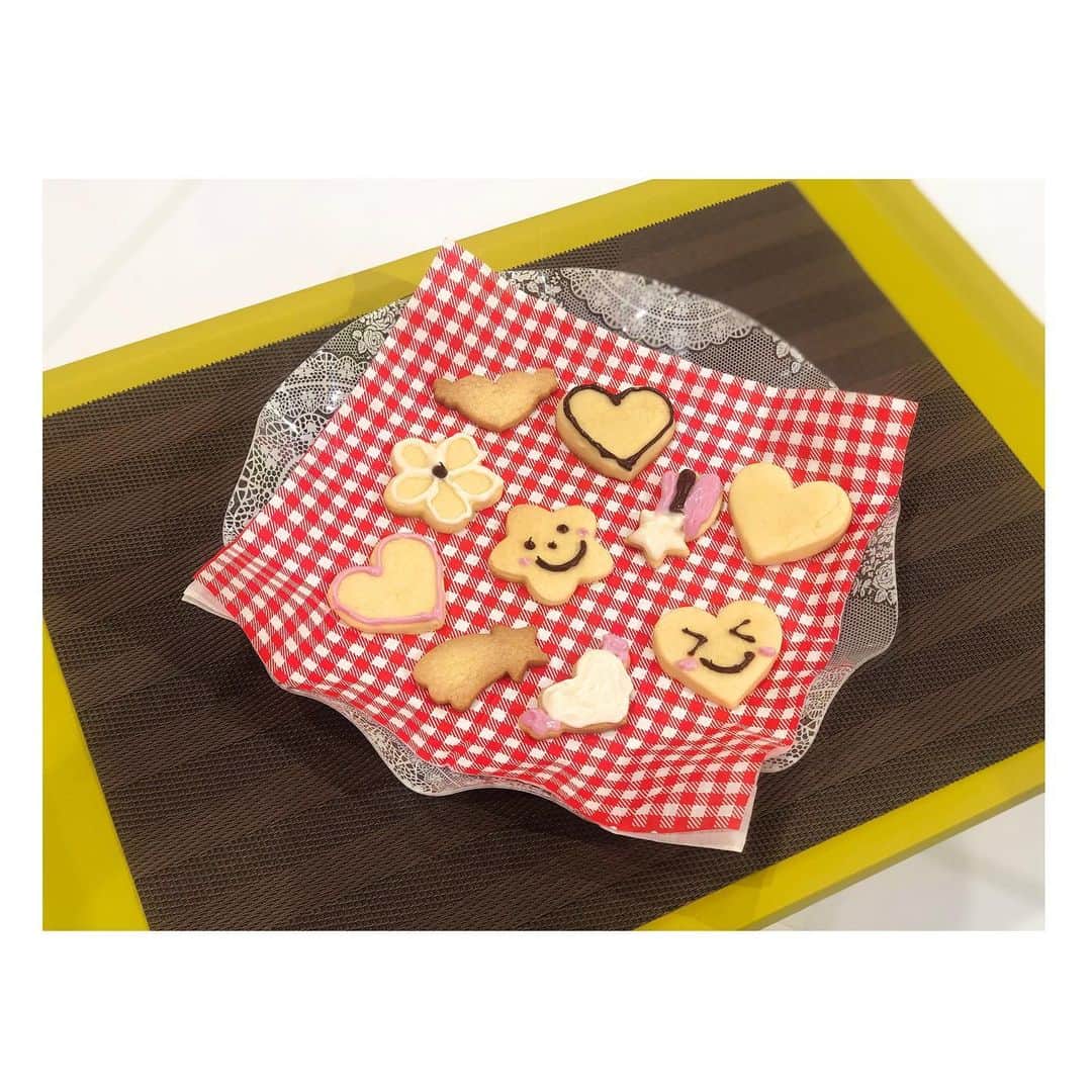 白戸ゆめのさんのインスタグラム写真 - (白戸ゆめのInstagram)「🍪 . おうち時間に手作りクッキー😋 ルーヴの生地さすがのおいしさでした✨ オンラインストアで全国から購入できます！ . 好きな型で抜いたり チョコペンでデコレーションしたり🎀 . 感謝の気持ちを伝えるには やっぱり手作りが1番ですね💐 . きょう放送のニュースパ 暮らしのアイデアパークでお伝えしました😺 皆さんも家族みんなで 楽しみながら作ってみて下さい！ . あ、そういえばまだ ニュースパのインスタをフォローしてない方！ 今すぐにしてください🙊🙊笑 @newspark_ksb  . #お取り寄せ #手作り #キット #手作りお菓子 #クッキー #ルーヴ @lowecake #ksb #news #newspark #ニュースパ #暮らしのアイデア #アイデアパーク #母の日」5月5日 20時01分 - yumeno.s_