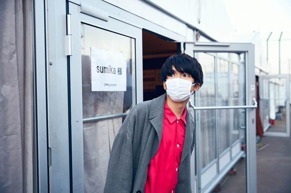 のインスタグラム：「2021.05.03 『JAPAN JAM 2021』 ありがとうございました！ DAY2トリ。零れ落ちる程に嬉しかった。この日の事は絶対に忘れられないなあ。  来たいと思ってくれた方がいつでも帰ってこれるように。 ライブという文化が消えないように。  変わらず、 愛し抜いていきたいと思います☺︎  Photo : 後藤壮太郎 @sotarogoto   #JJ2021 #sumika」