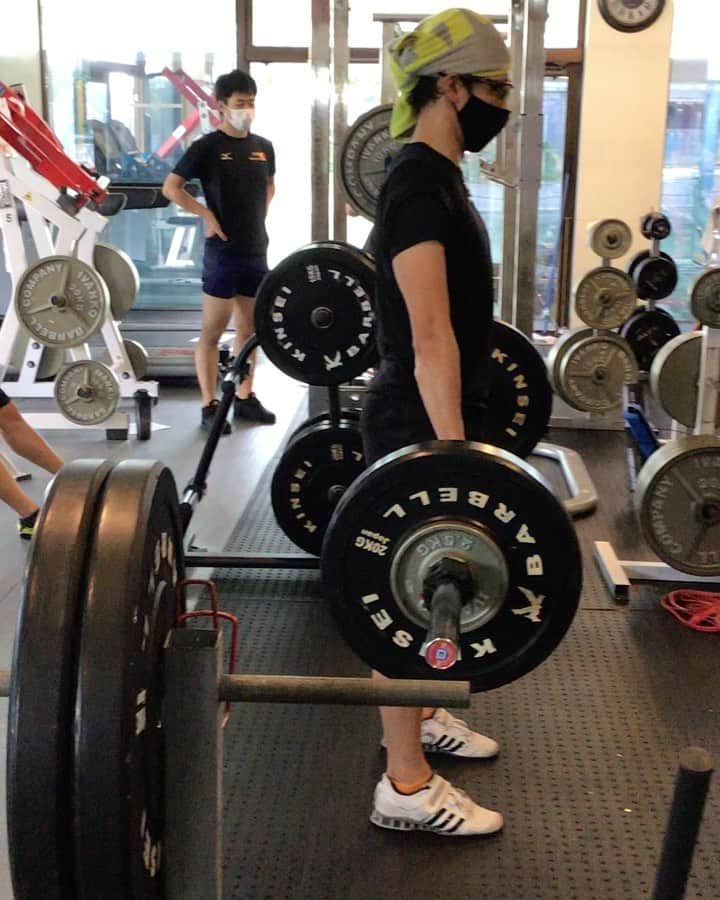 のインスタグラム：「・ 少しずつ強度も上がってきました^^ 石垣島トレーニングも残り数日です‼︎ しっかり身体に叩き込んでかえります🔥 ・ ・ #ショートトラック #阪南大学 #谷歯科 #石垣島 #沖縄  #トレーニング #ウエイトトレーニング  #黄色はマスト  #okinawa #ishigaki #training #weight #workout #athlete #athletelife」